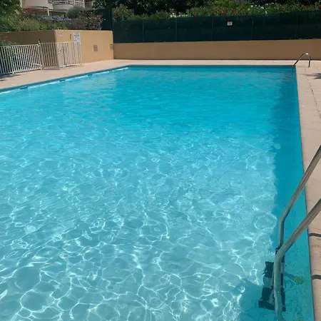 T3 Avec Piscine Et Proche De La 5mns A Pied * Saint-Raphaël