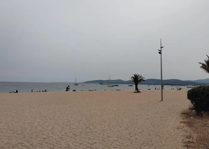 T3 Avec Piscine Et Proche De La 5mns à Pied Saint-Raphaël