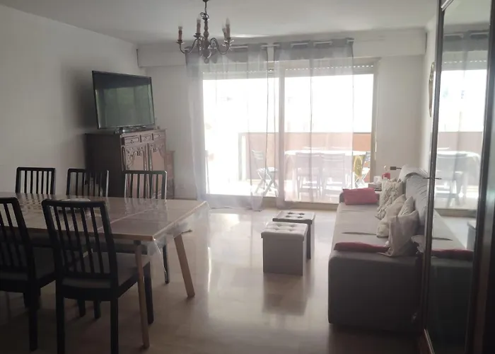 T3 Avec Piscine Et Proche De La 5mns à Pied Appartement Saint-Raphaël