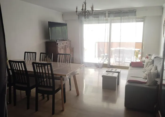 Appartement T3 Avec Piscine Et Proche De La 5mns à Pied *