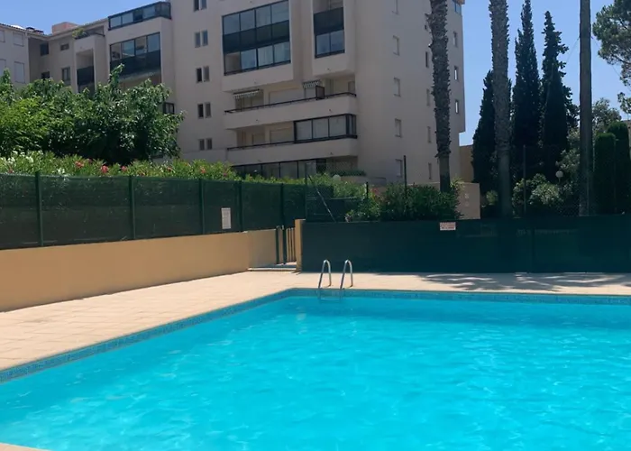 T3 Avec Piscine Et Proche De La 5mns à Pied Saint-Raphaël